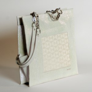 grand cabas blanc nacré vert et jacquard blanc cassé motif toile logo zyx