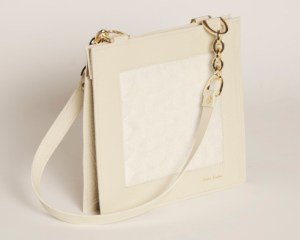 petit cabas beige pâle en cuir de buffle et tissus jacquard blanc cassé